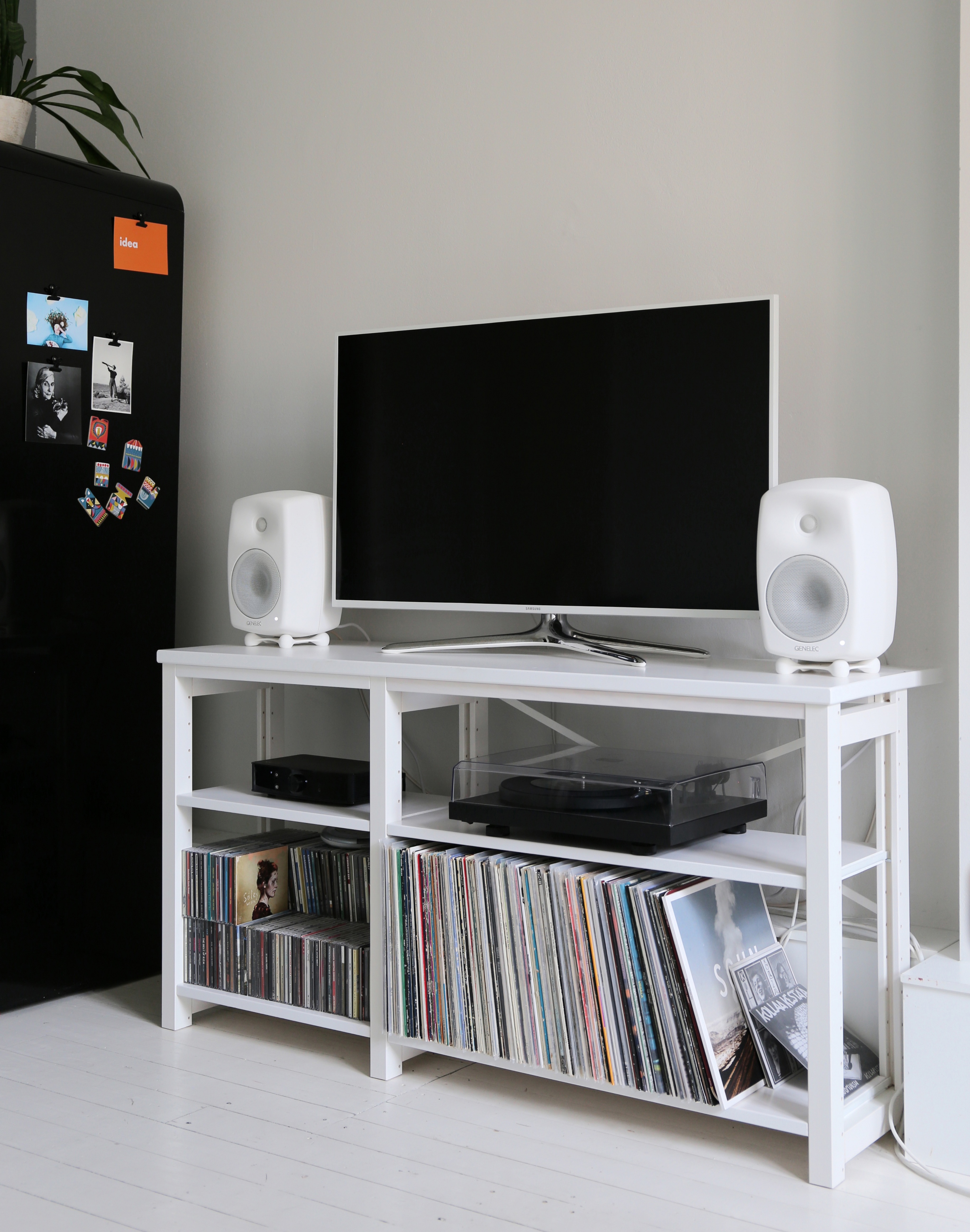 Mari x Classic tv-taso/LP-levyhylly